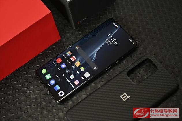 һOnePlus_9_Pro(bo)r(ji)Ļ(sh)ռ(yu)ȱc(din)Y(ji)