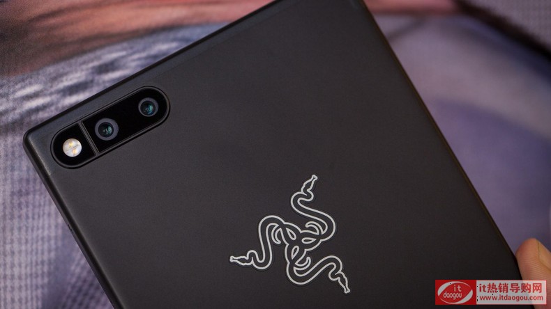 Razer_PhoneS֙C(j)¿l(f)(li)u(png)r(ji)c(din)u(png)